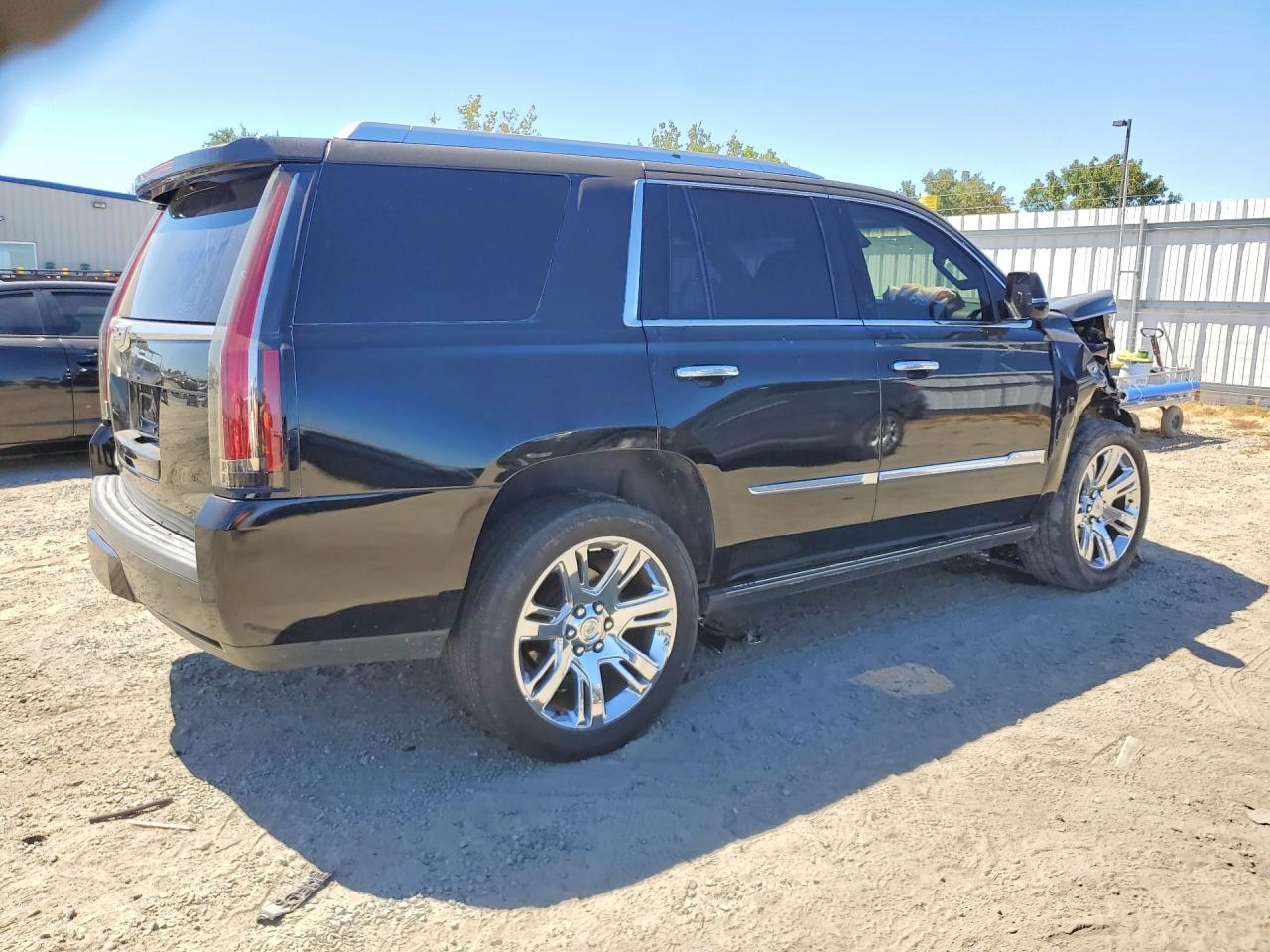 2015 Cadillac Escalade Premium - Image 3