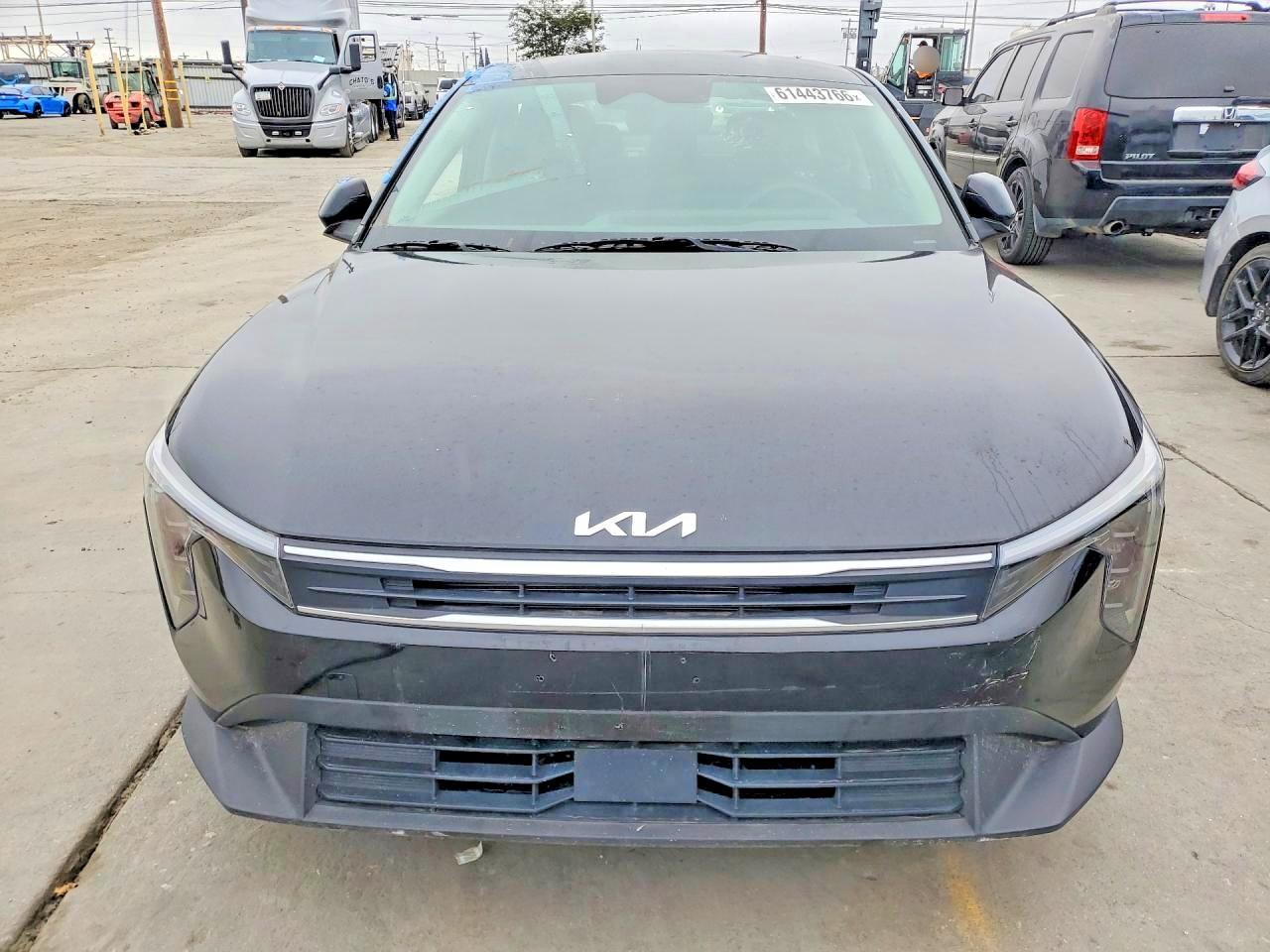 2025 Kia K4 Lxs - Image 5