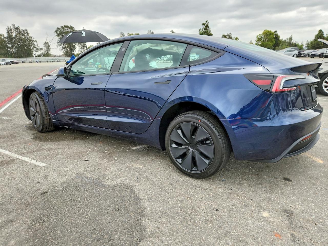 2026 Tesla Model 3 - Фото 2