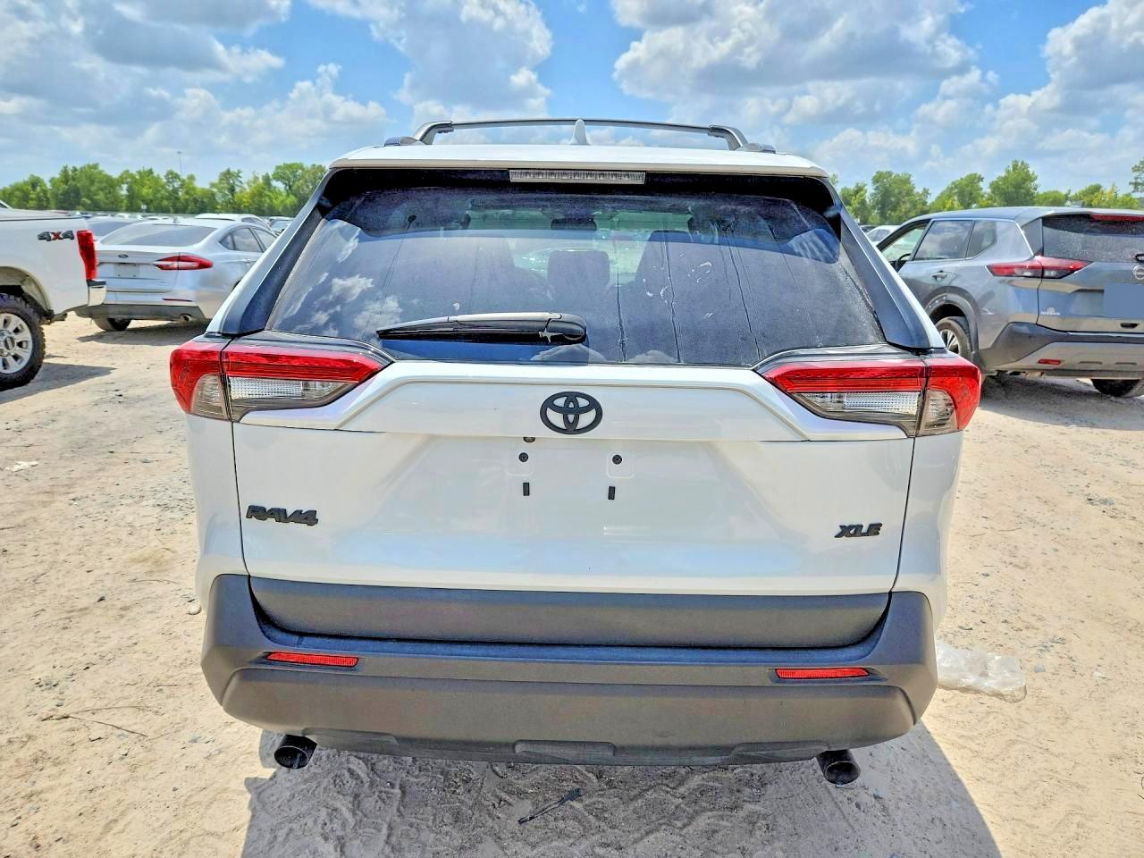 2025 Toyota Rav4 Xle Premium - Image 6