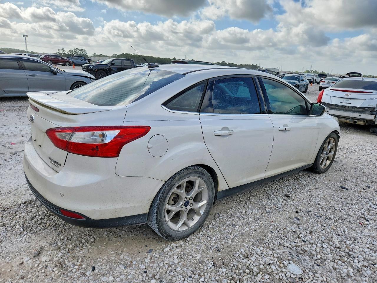2014 Ford Focus Titanium - Image 3
