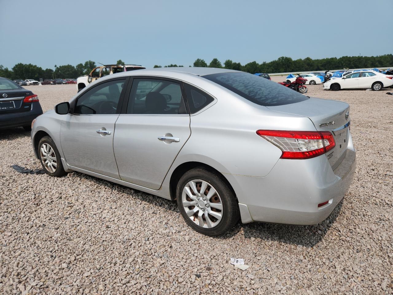 2015 Nissan Sentra S - Фото 2