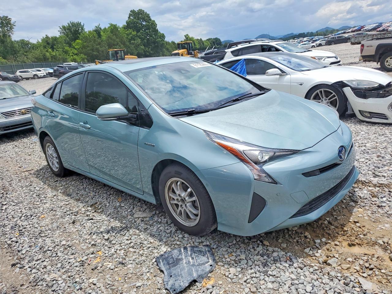 2017 Toyota Prius Three - Image 4