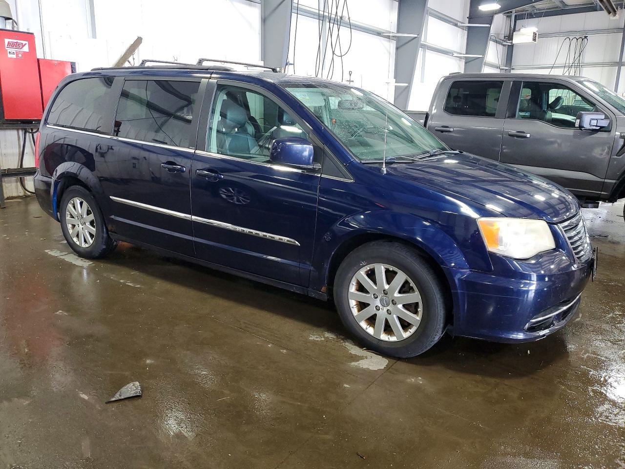 2012 Chrysler Town & Country Touring - Фото 4