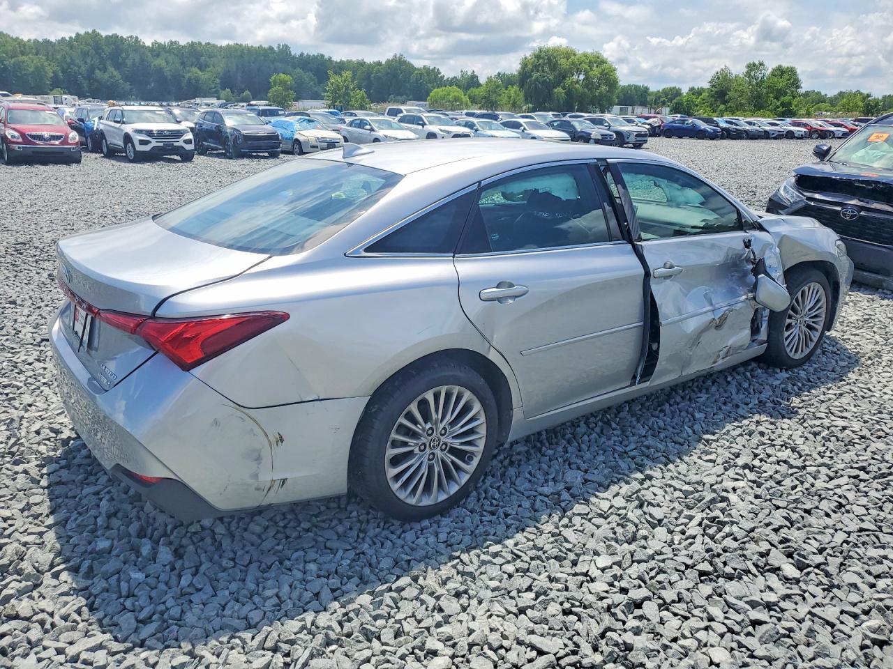 2021 Toyota Avalon Limited - Фото 3