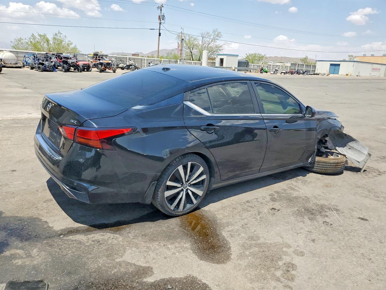 2021 Nissan Altima Sr - Фото 3