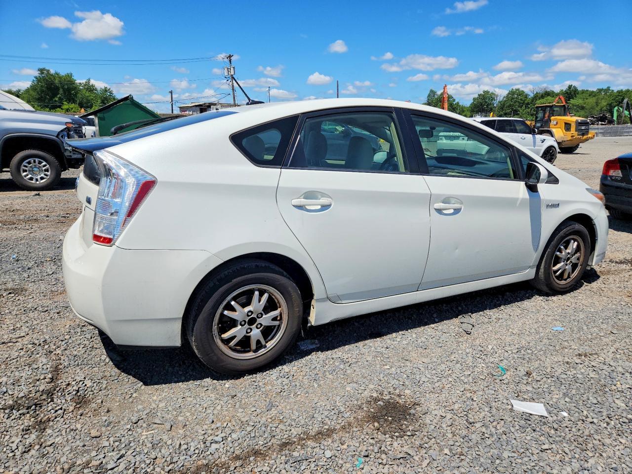 2011 Toyota Prius Three - Фото 3
