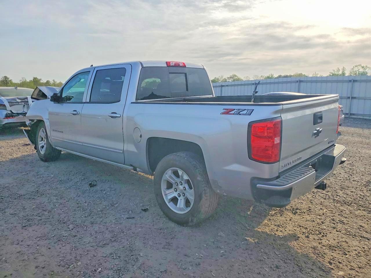 2018 Chevrolet Silverado K1500 Lt - Image 2
