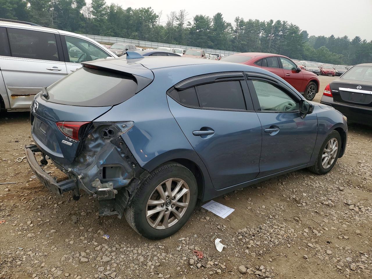 2015 Mazda 3 Grand Touring - Image 3