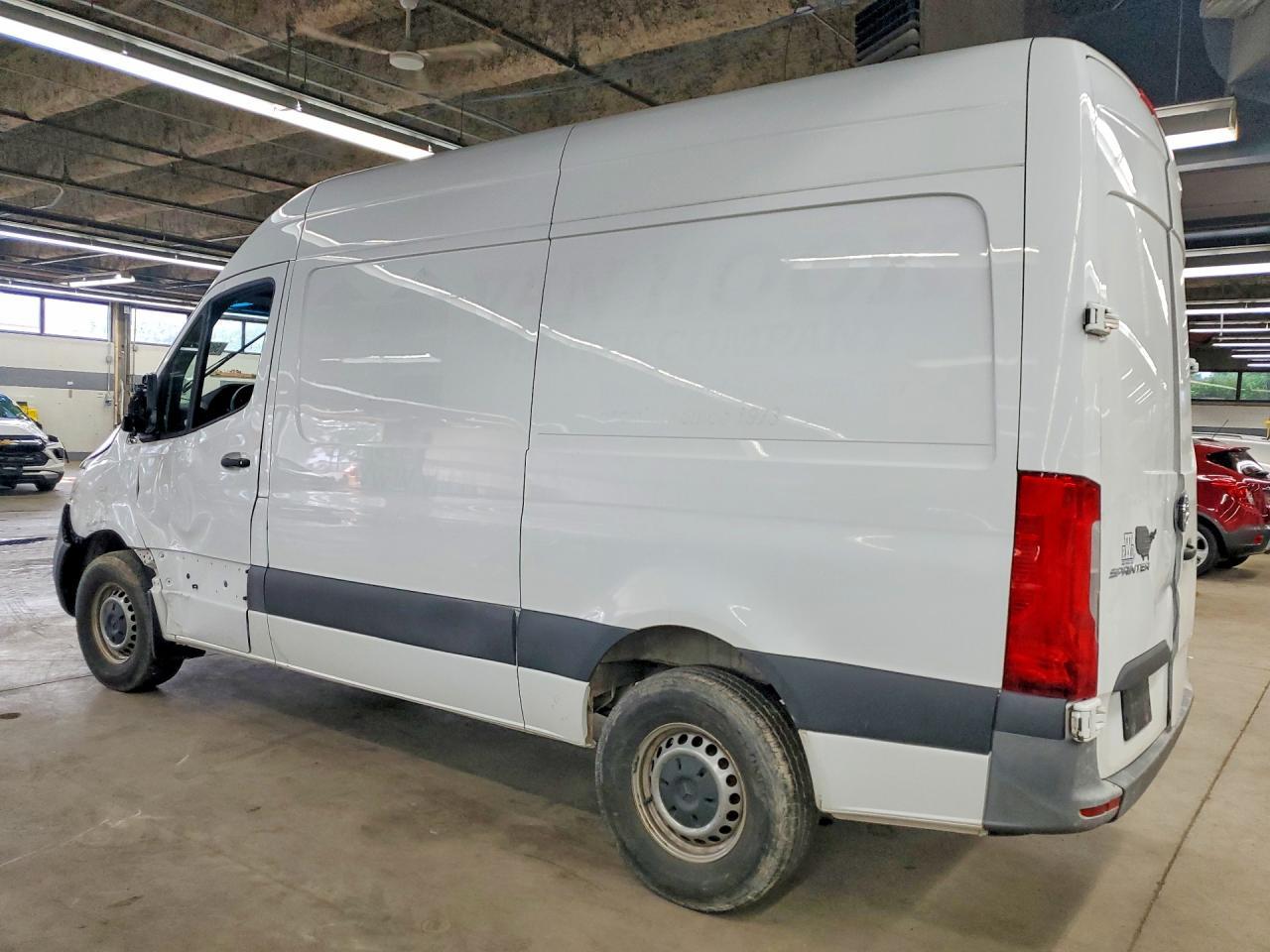 2021 Mercedes-Benz Sprinter 2500 - Фото 2