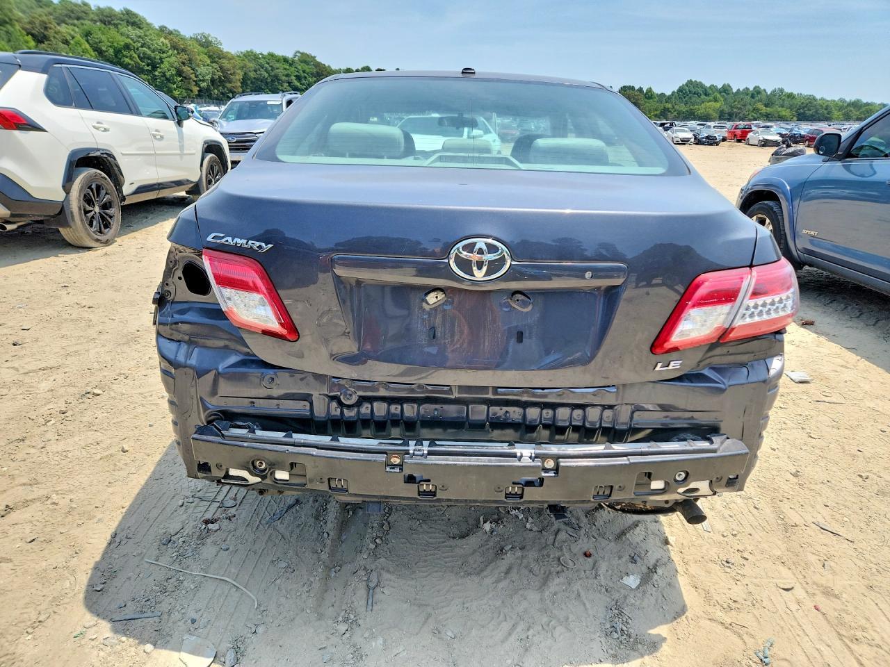 2011 Toyota Camry Le - Фото 6