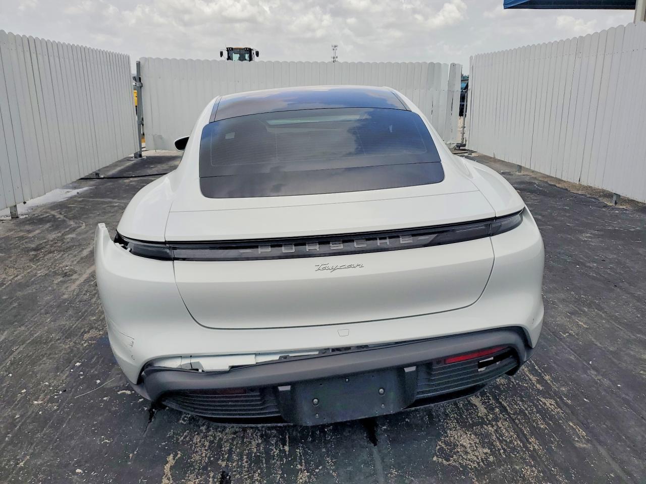 2022 Porsche Taycan - Image 6