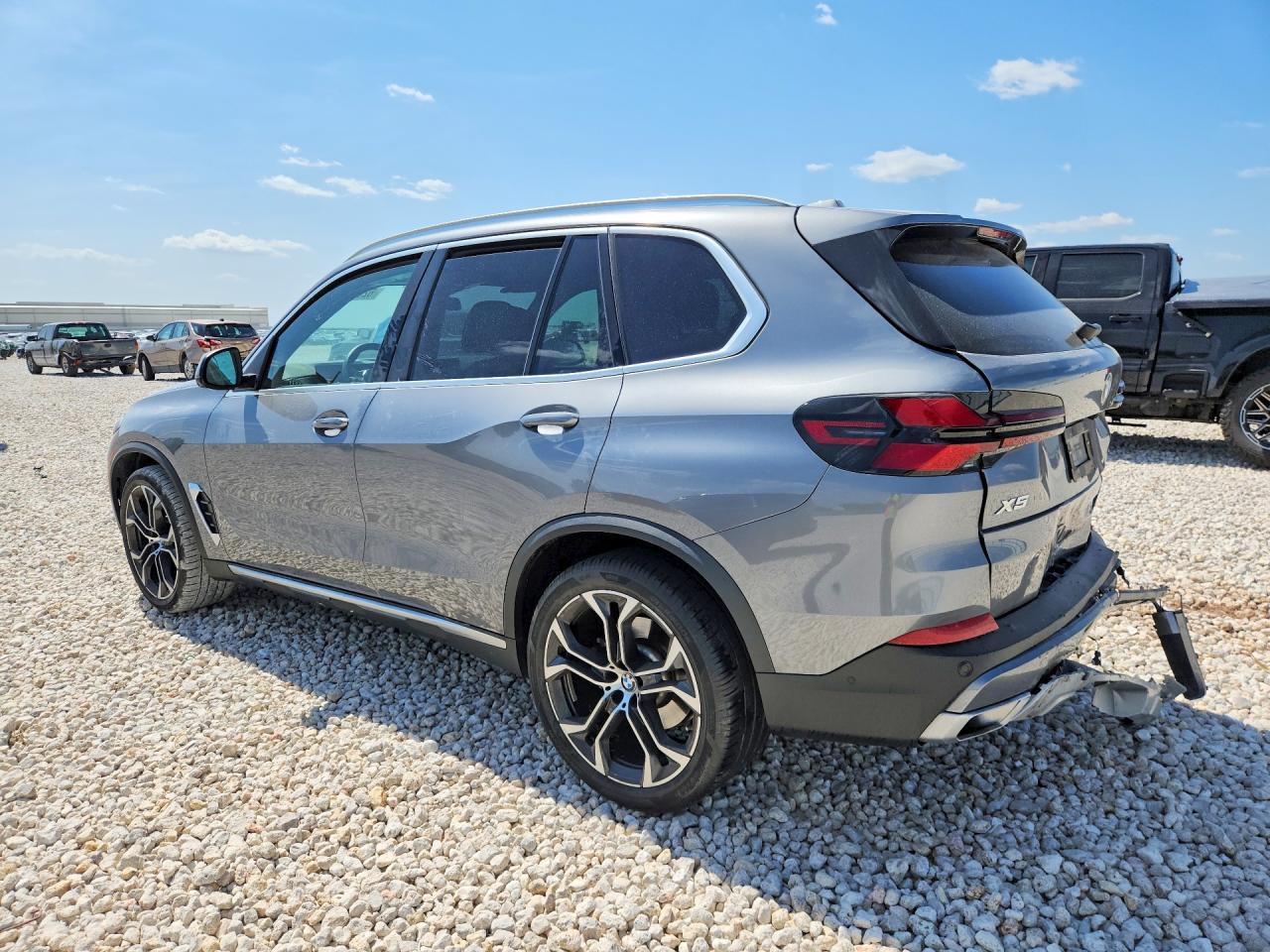 2026 BMW X5 xDrive40I - Фото 2