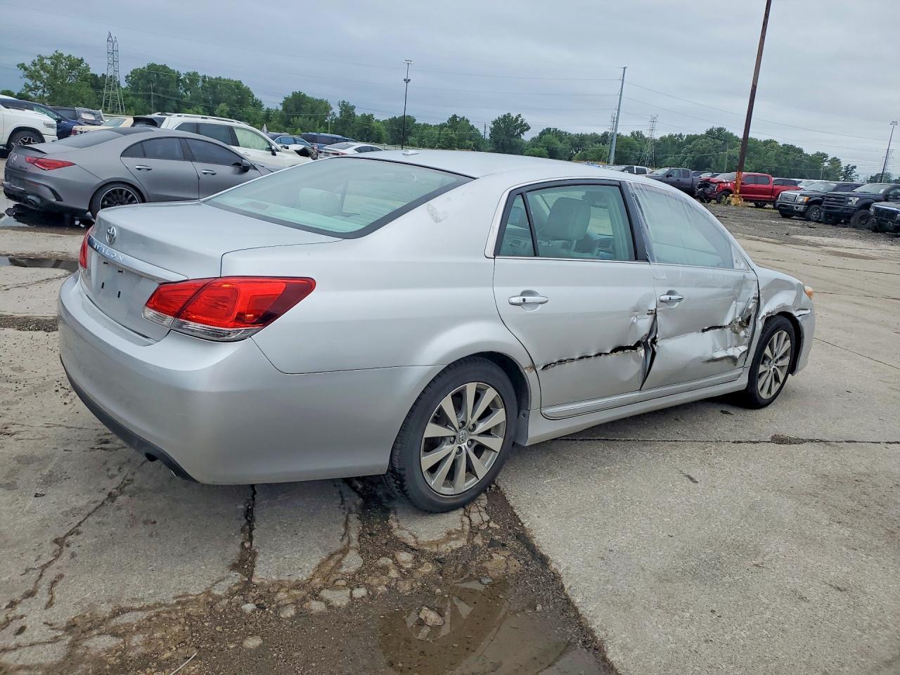 2011 Toyota Avalon Limited - Фото 3