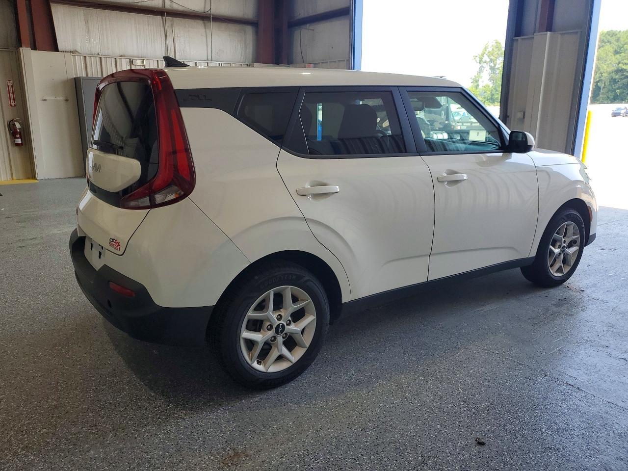 2022 Kia Soul Lx - Image 3