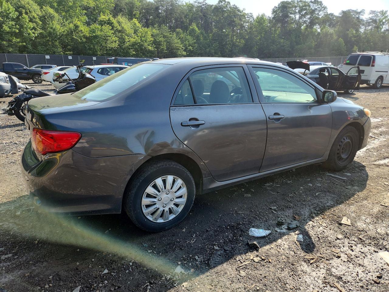 2010 Toyota Corolla Le - Фото 3