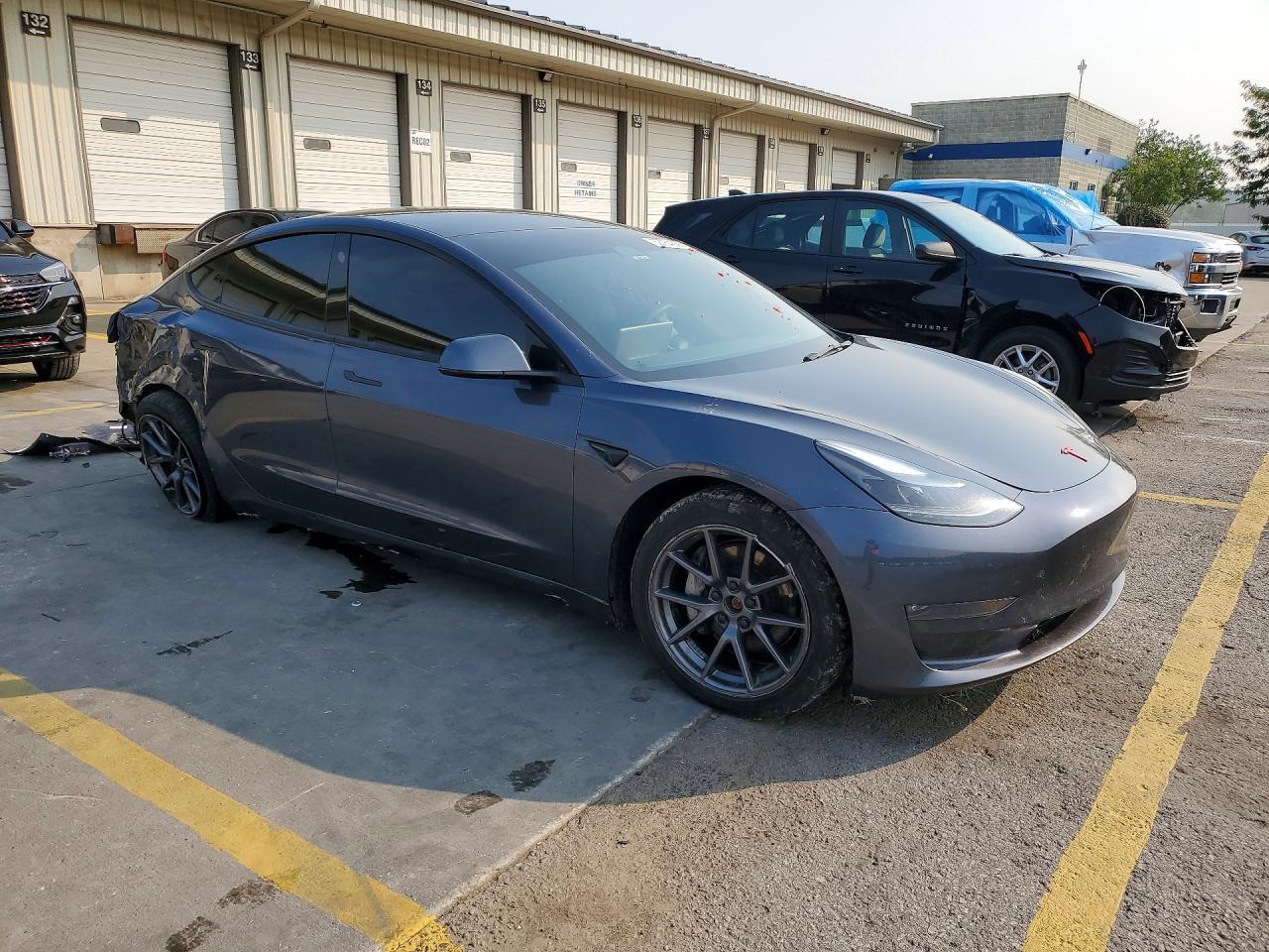 2022 Tesla Model 3 - Фото 4