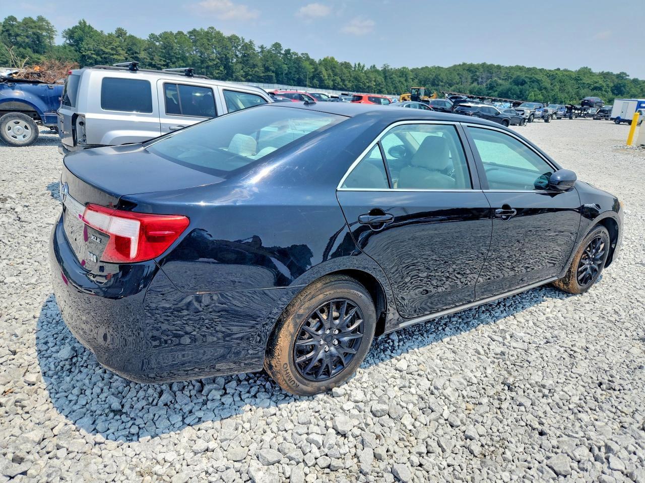 2013 Toyota Camry Hybrid Xle - Image 3