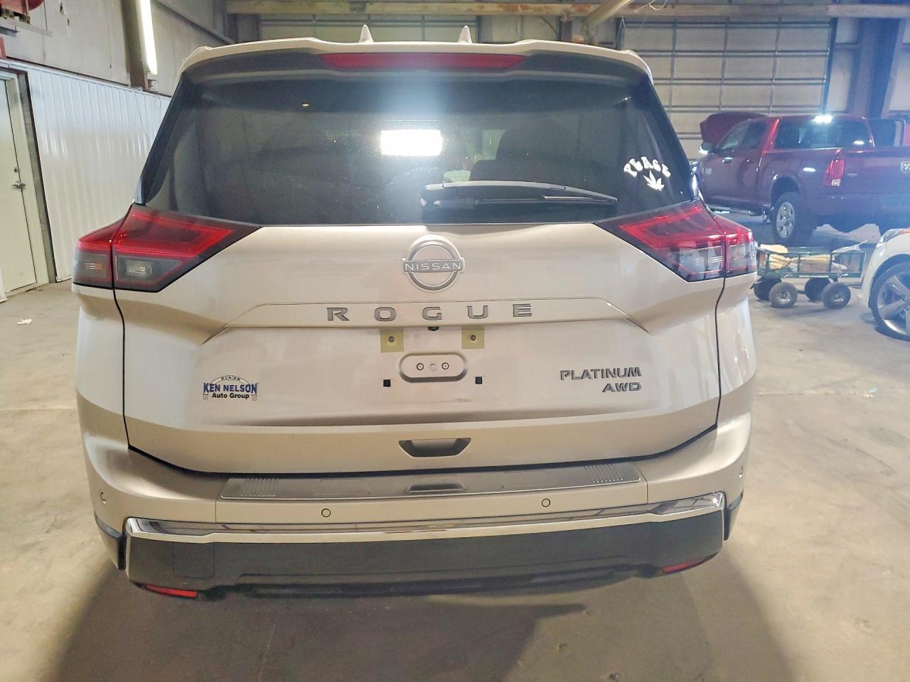 2025 Nissan Rogue Platinum - Фото 6