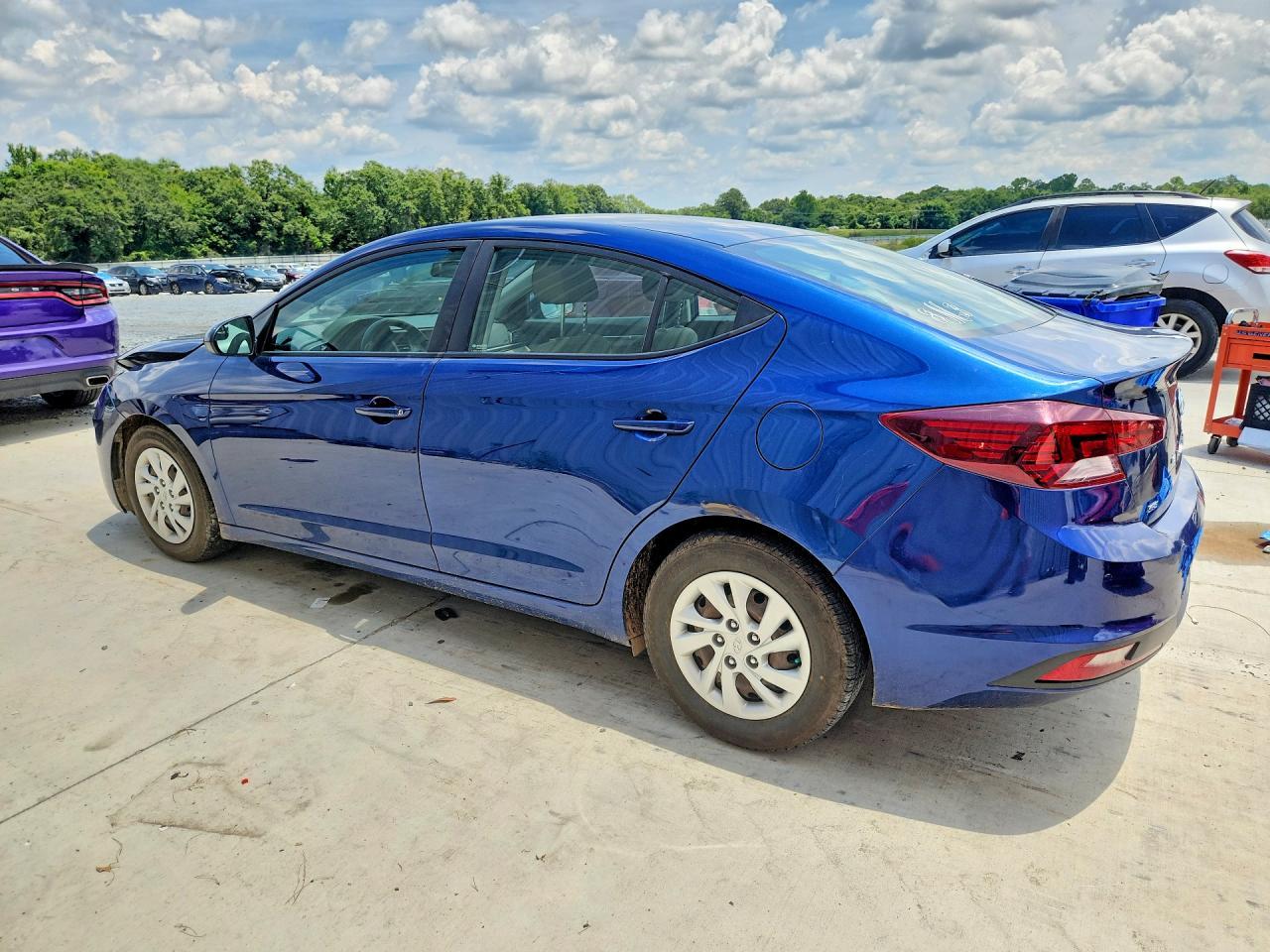2019 Hyundai Elantra Se - Image 2