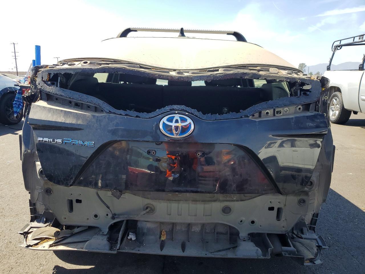 2020 Toyota Prius Prime Le - Image 6