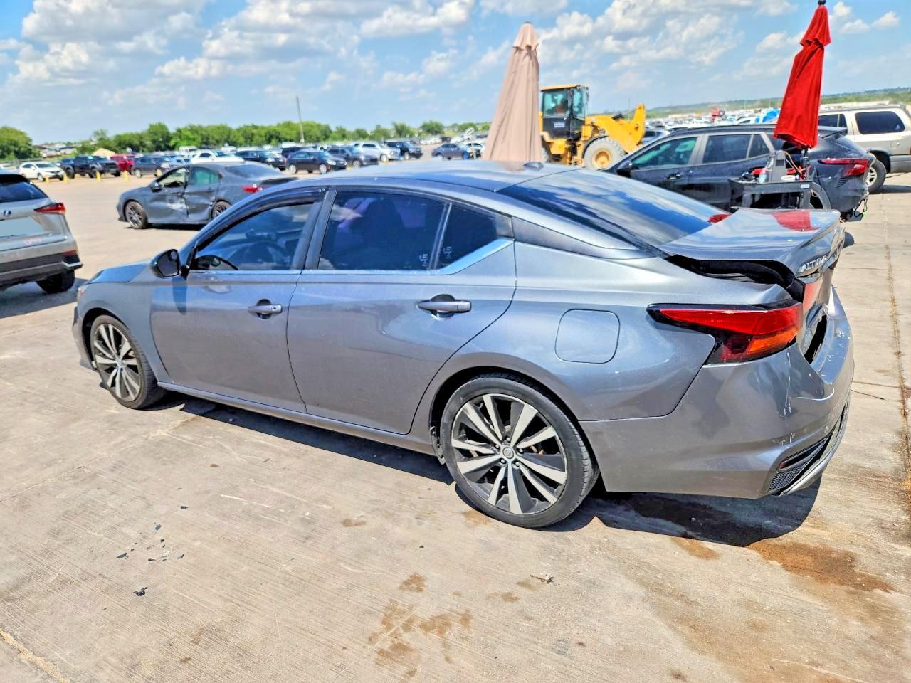 2019 Nissan Altima Sr - Image 2