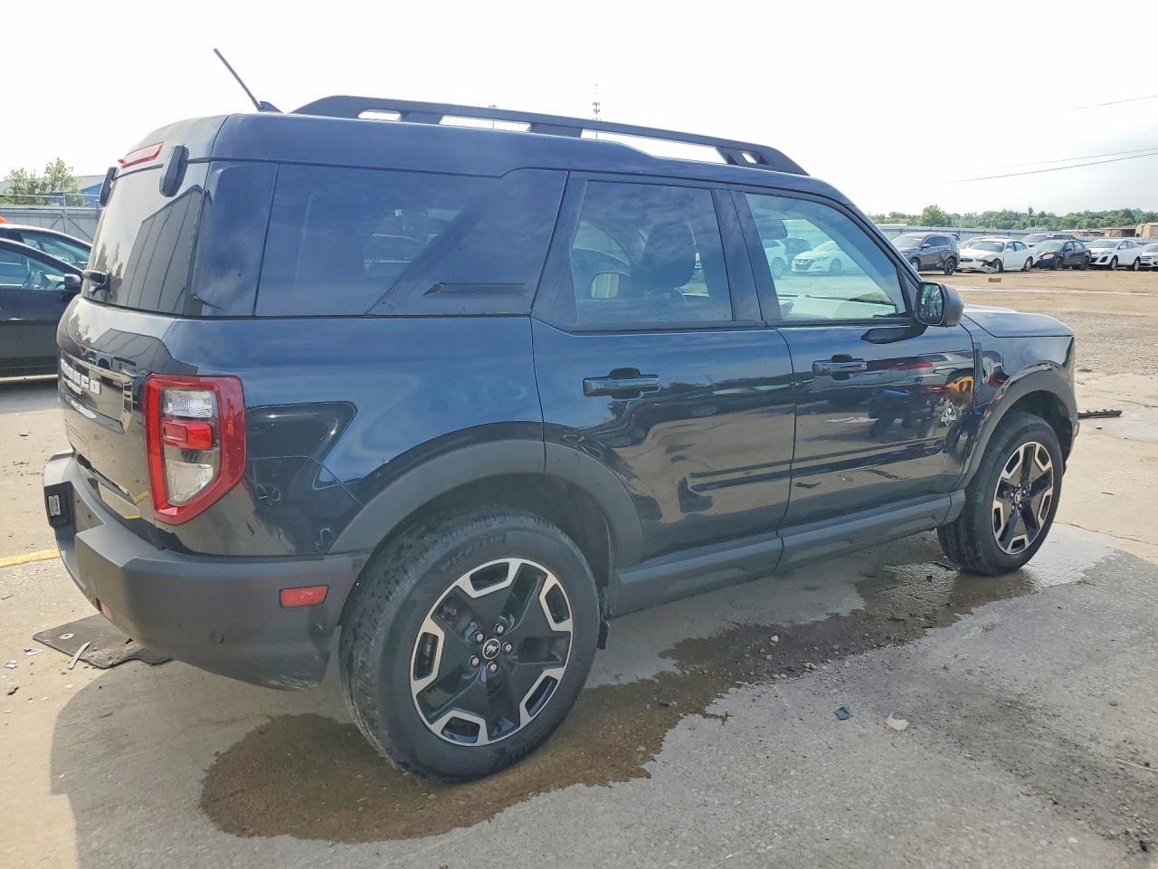 2023 Ford Bronco Sport Outer Banks - Image 3