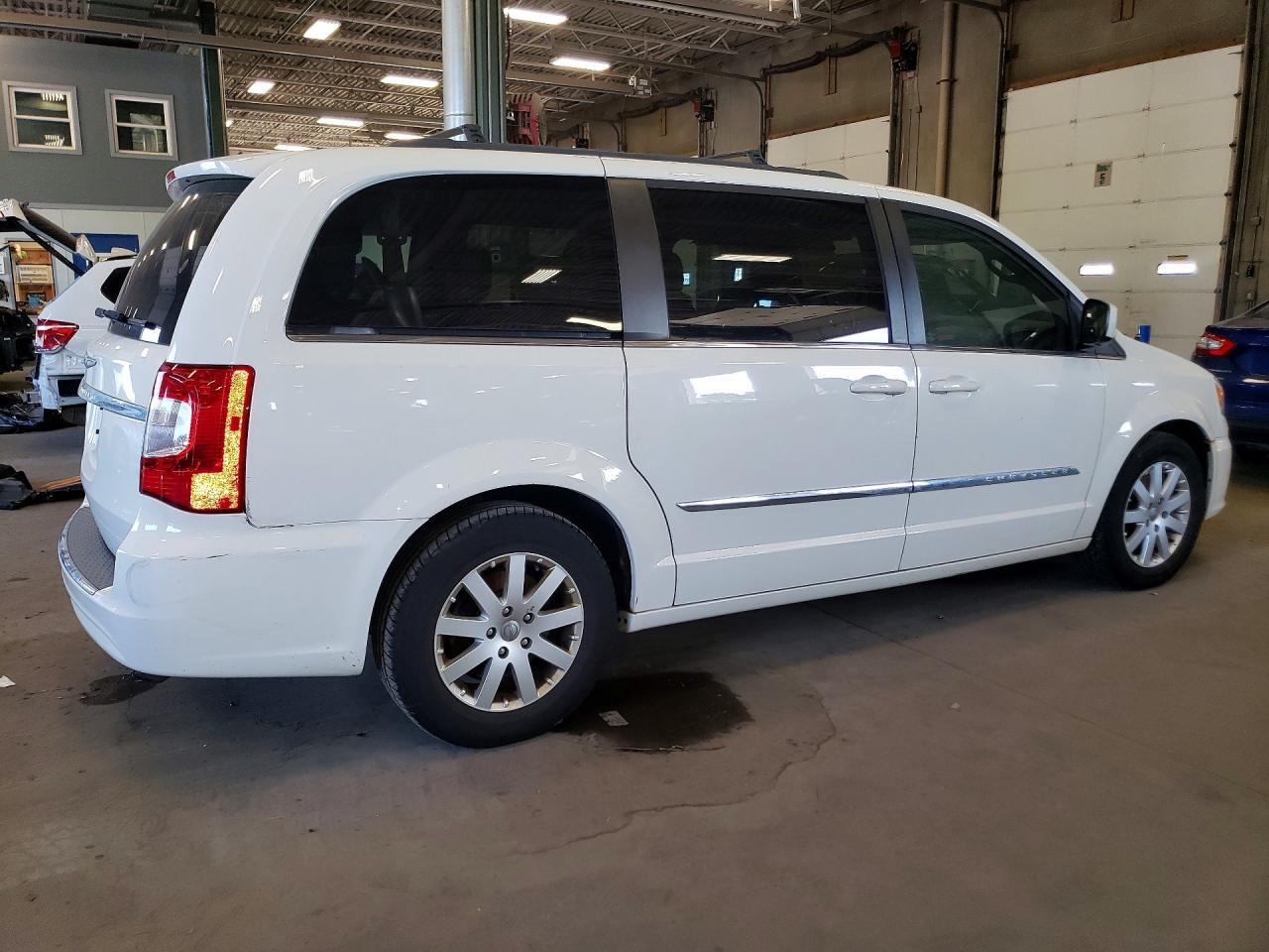 2013 Chrysler Town & Country Touring - Image 3