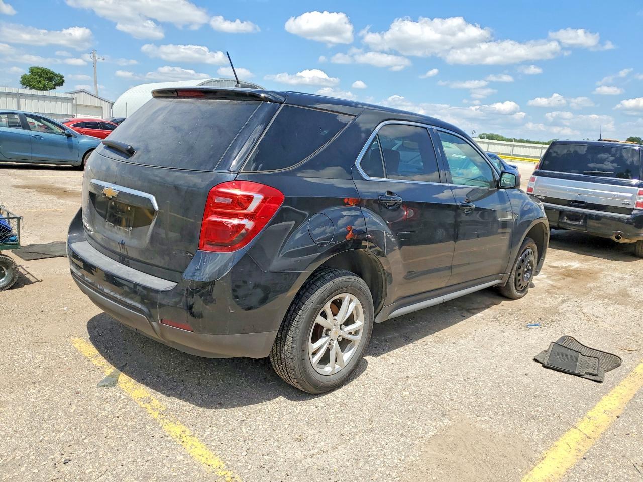 2017 Chevrolet Equinox Ls - Image 3