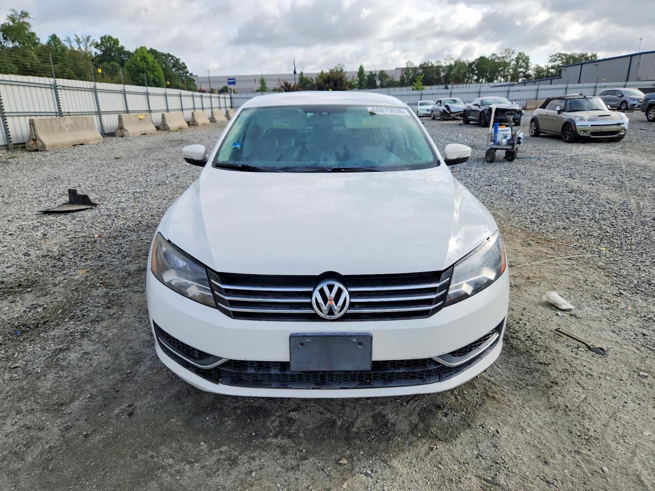 2014 Volkswagen Passat S - Фото 5