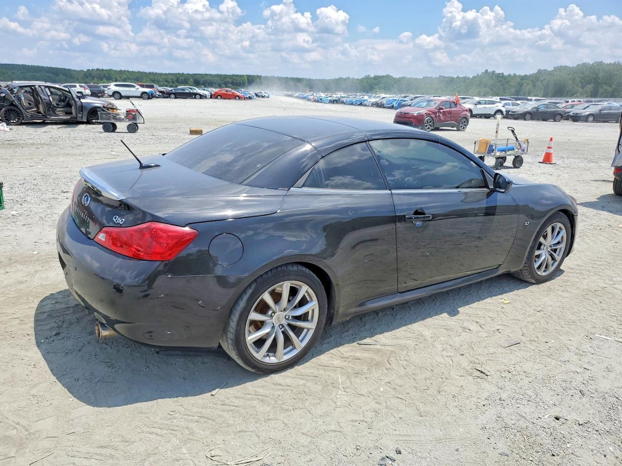 2015 Infiniti Q60 Convertible Base - Image 3
