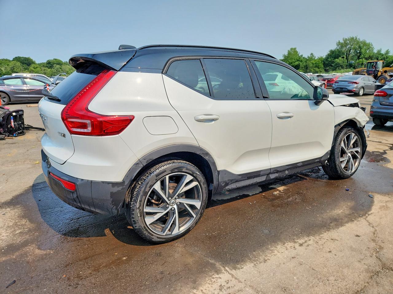2022 Volvo Xc40 T5 R-Design - Фото 3