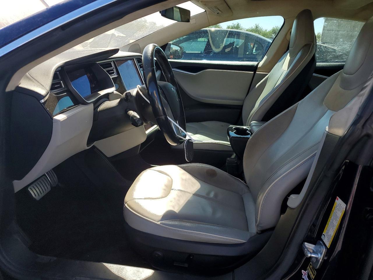 2014 Tesla Model S - Image 7