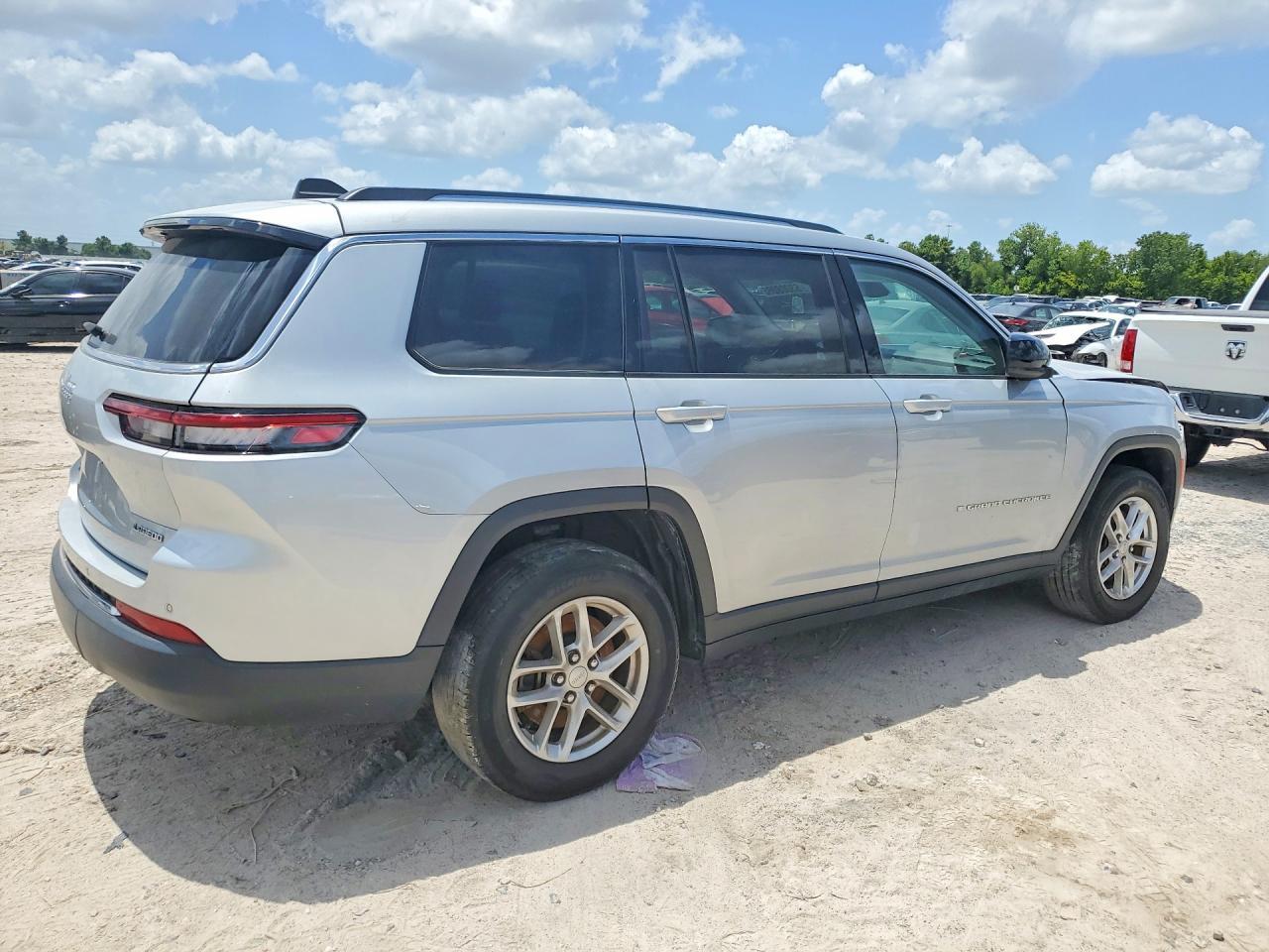 2023 Jeep Grand Cherokee L Laredo/L Altitude - Фото 3