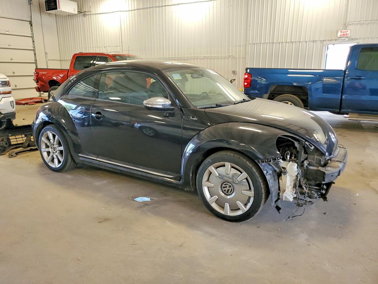 2013 Volkswagen Beetle Turbo - Image 4