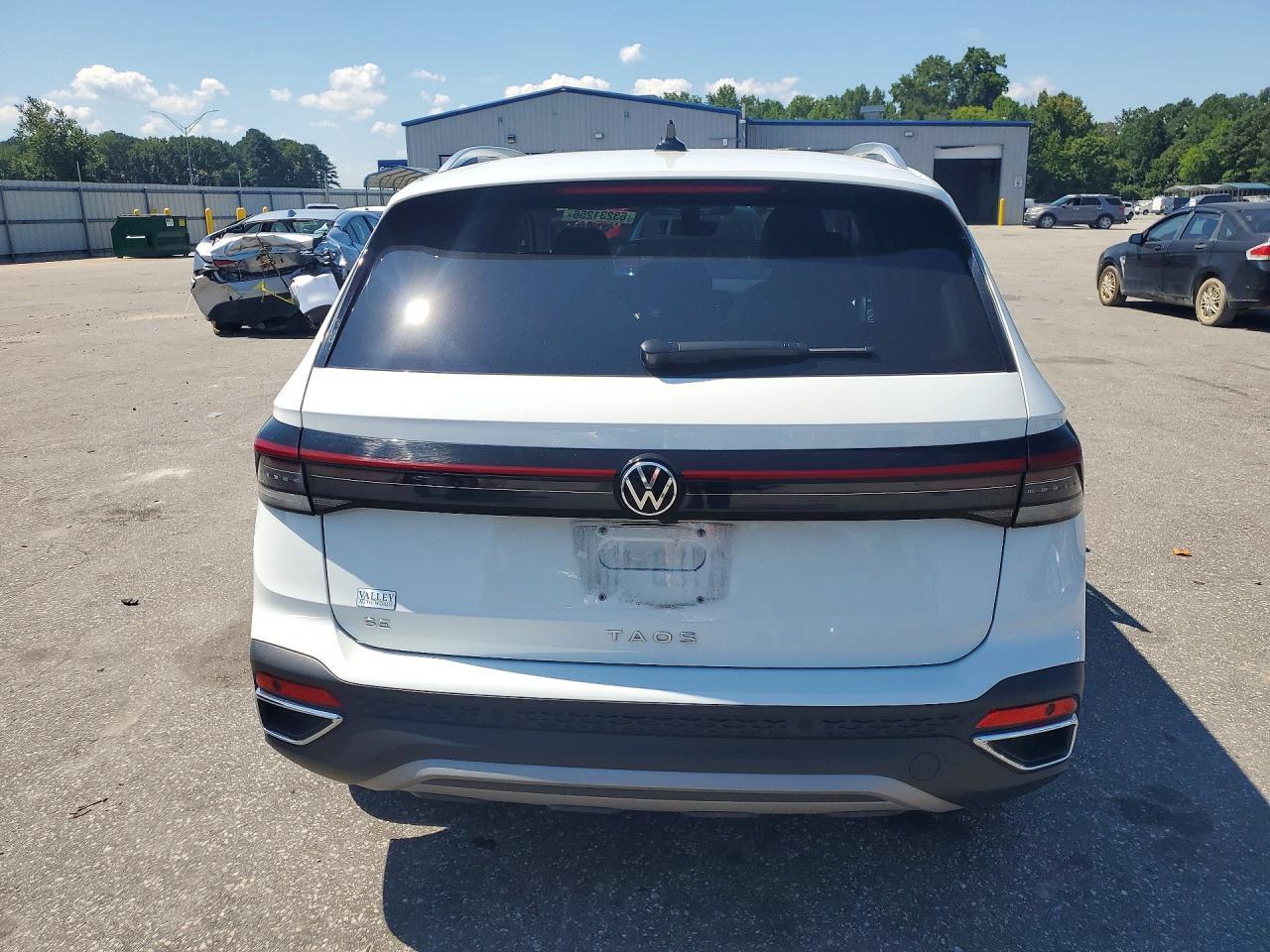 2025 Volkswagen Taos Se - Image 6