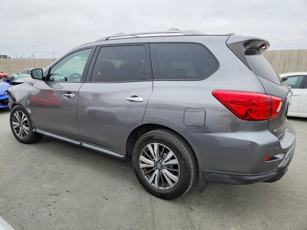 2019 Nissan Pathfinder S - Фото 2