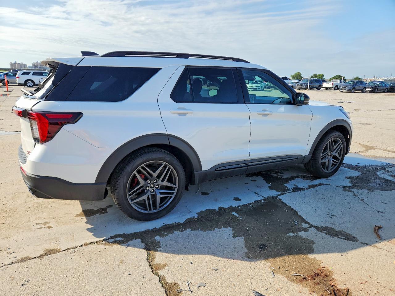 2026 Ford Explorer St - Фото 3