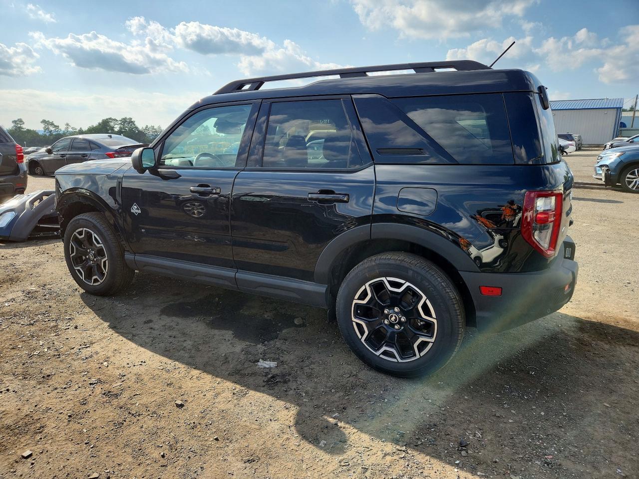 2025 Ford Bronco Sport Outer Banks - Image 2