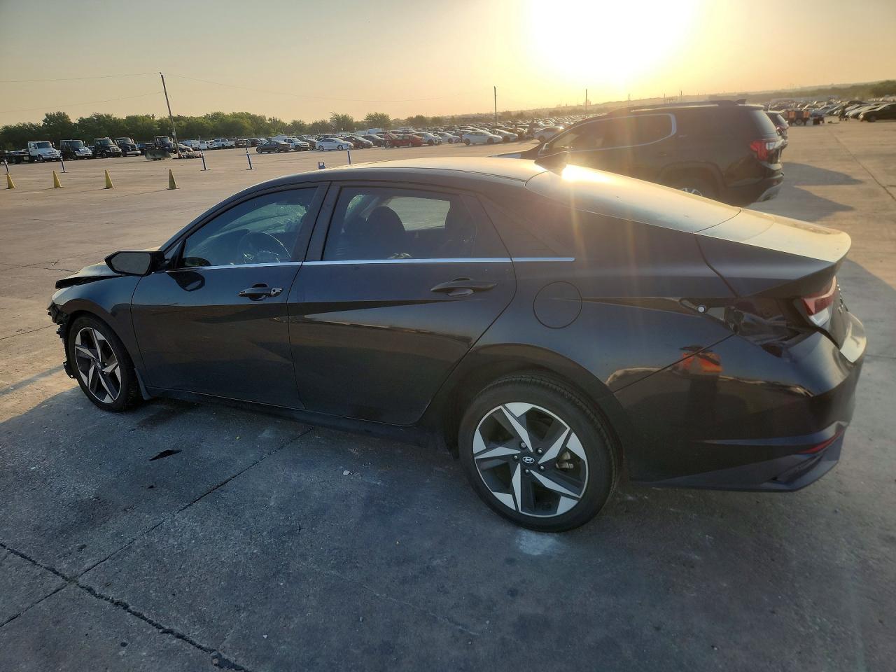 2023 Hyundai Elantra Limited - Фото 2