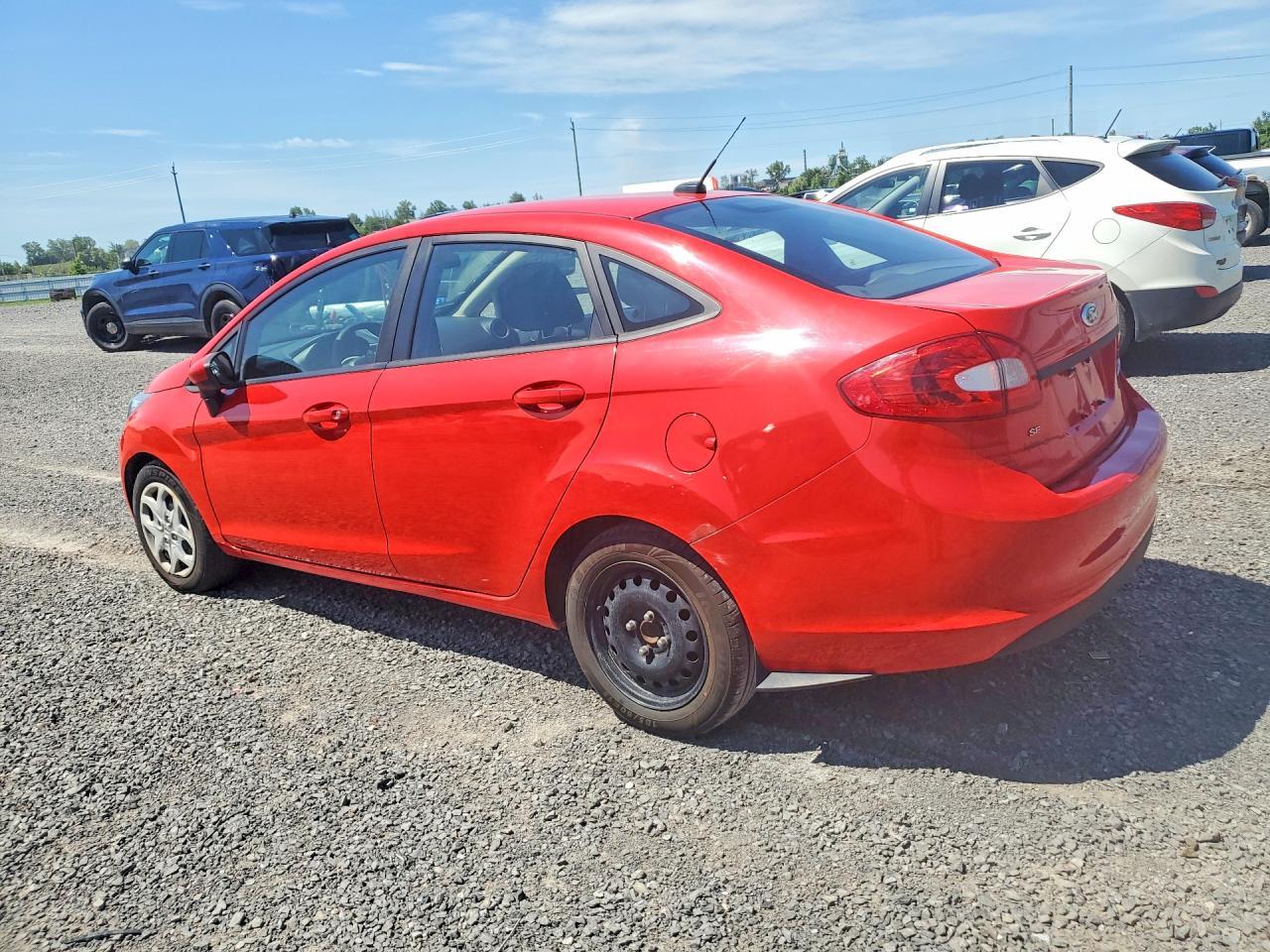 2013 Ford Fiesta Se - Фото 2