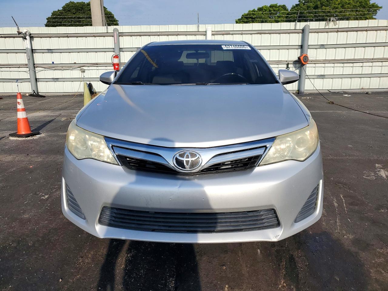 2014 Toyota Camry Le - Image 5