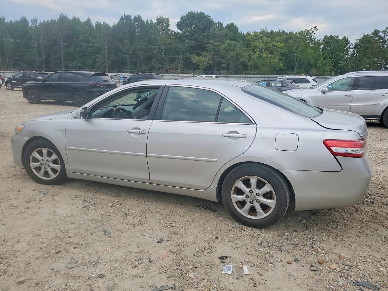 2010 Toyota Camry Xle - Image 2