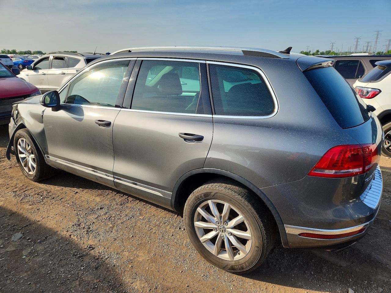 2016 Volkswagen Touareg Sport - Фото 2