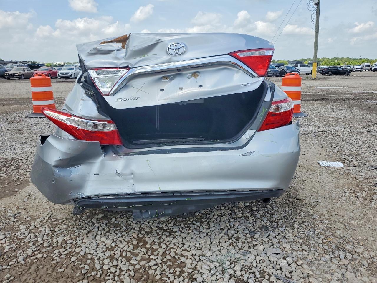 2017 Toyota Camry Le - Фото 6