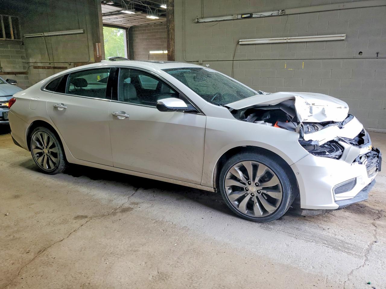 2016 Chevrolet Malibu Premier - Image 4