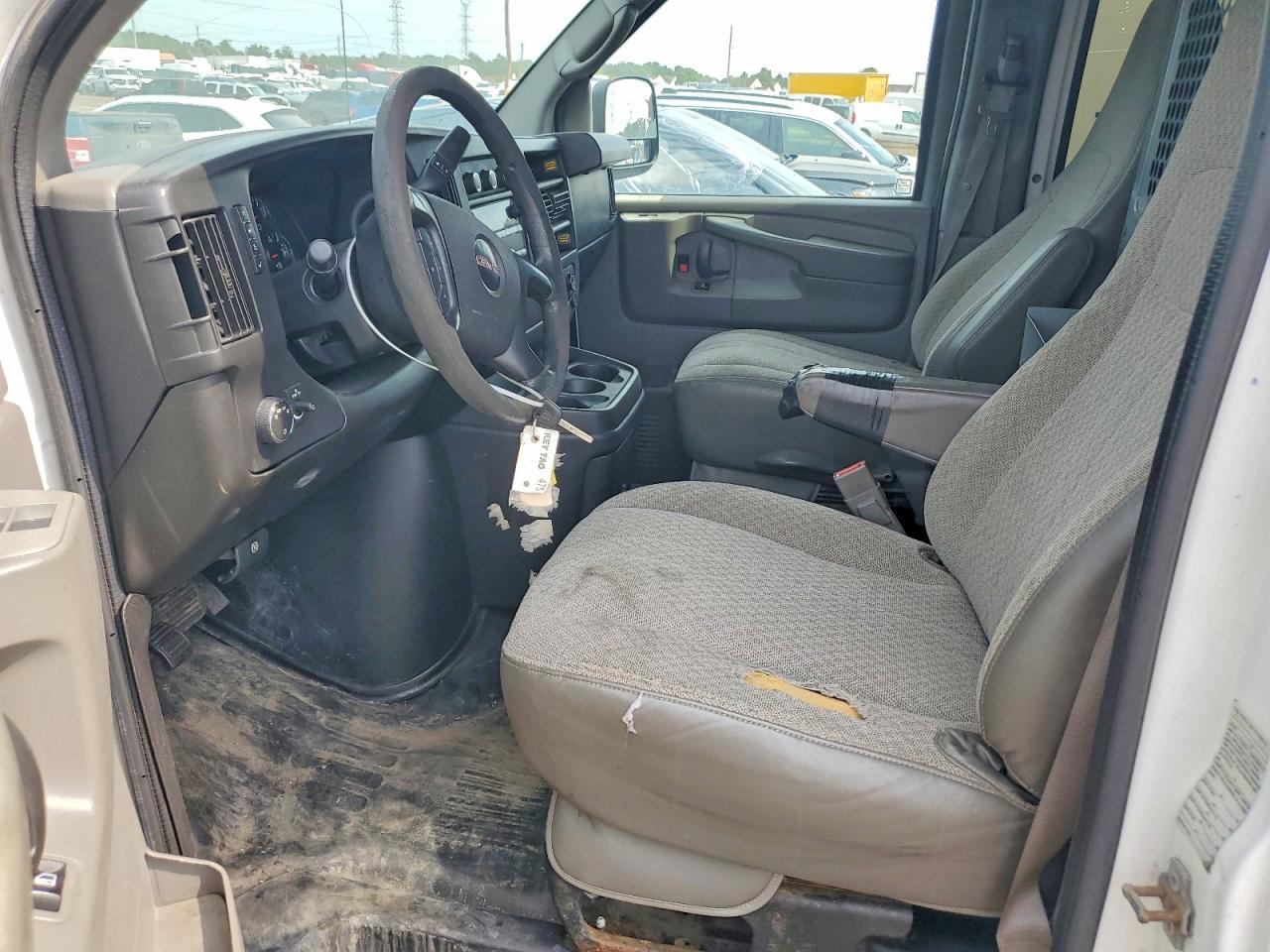2015 GMC Savana 2500 Cargo Delivery Van - Фото 7