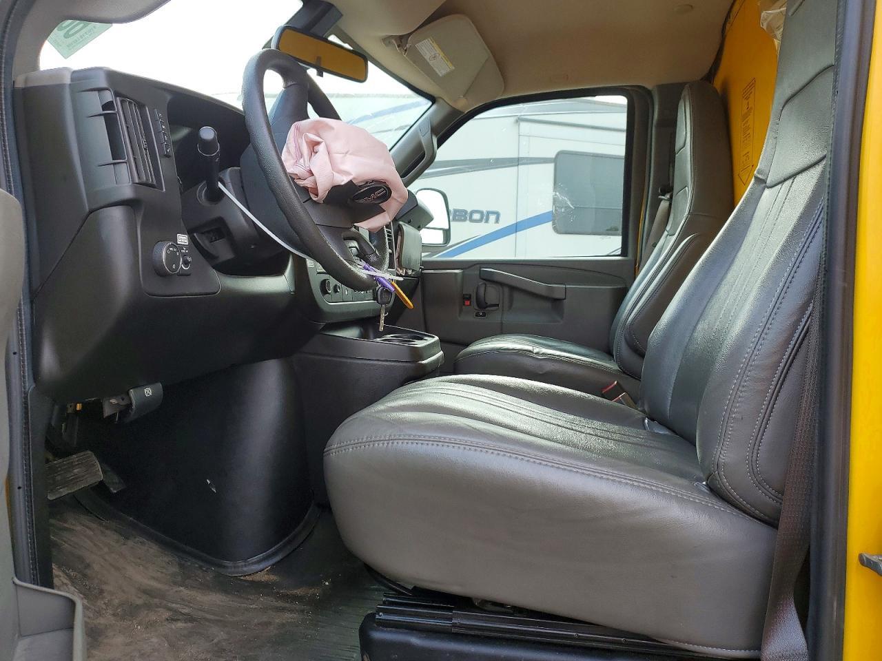2022 GMC Savana Box Truck - Image 7