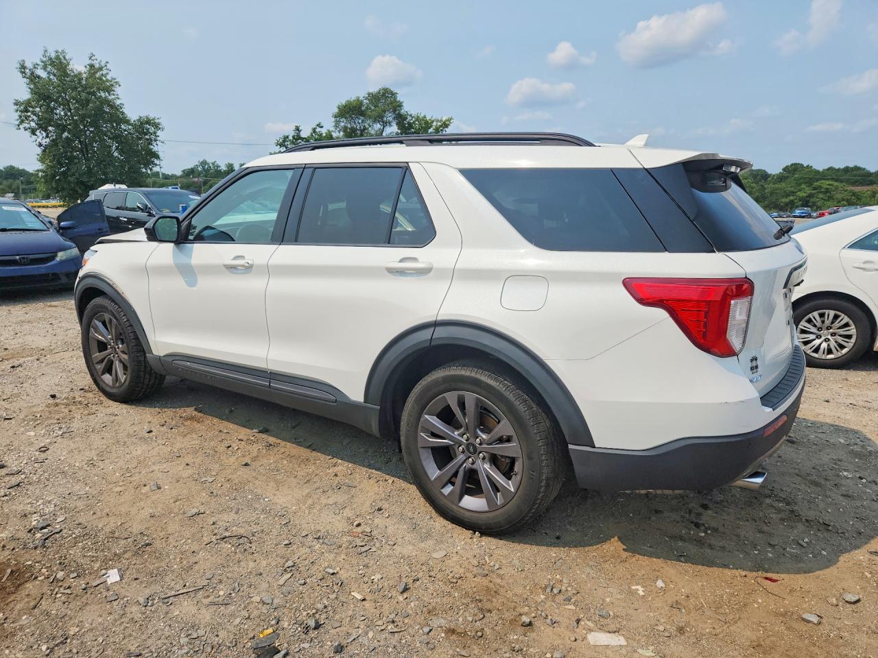 2022 Ford Explorer Xlt - Фото 2