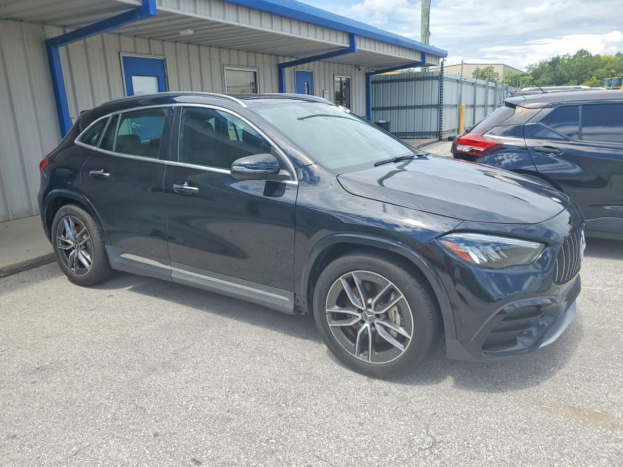 2025 Mercedes-Benz Gla 35 Amg - Image 4